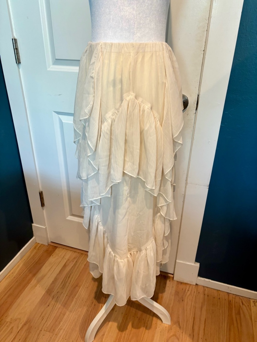 NWT Sincerely Jules Cream Ruffled Tiered Chiffon Midi Skirt - S - Picture 2 of 7